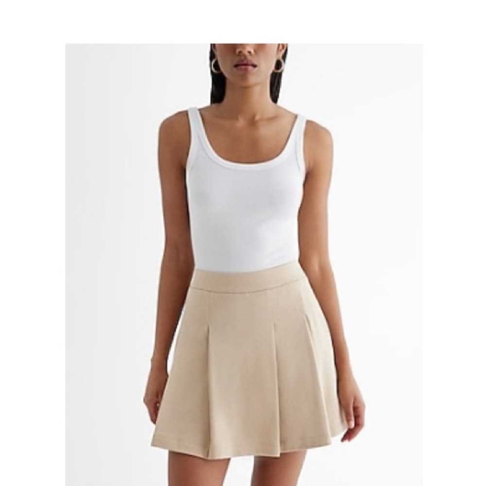 Tan skort